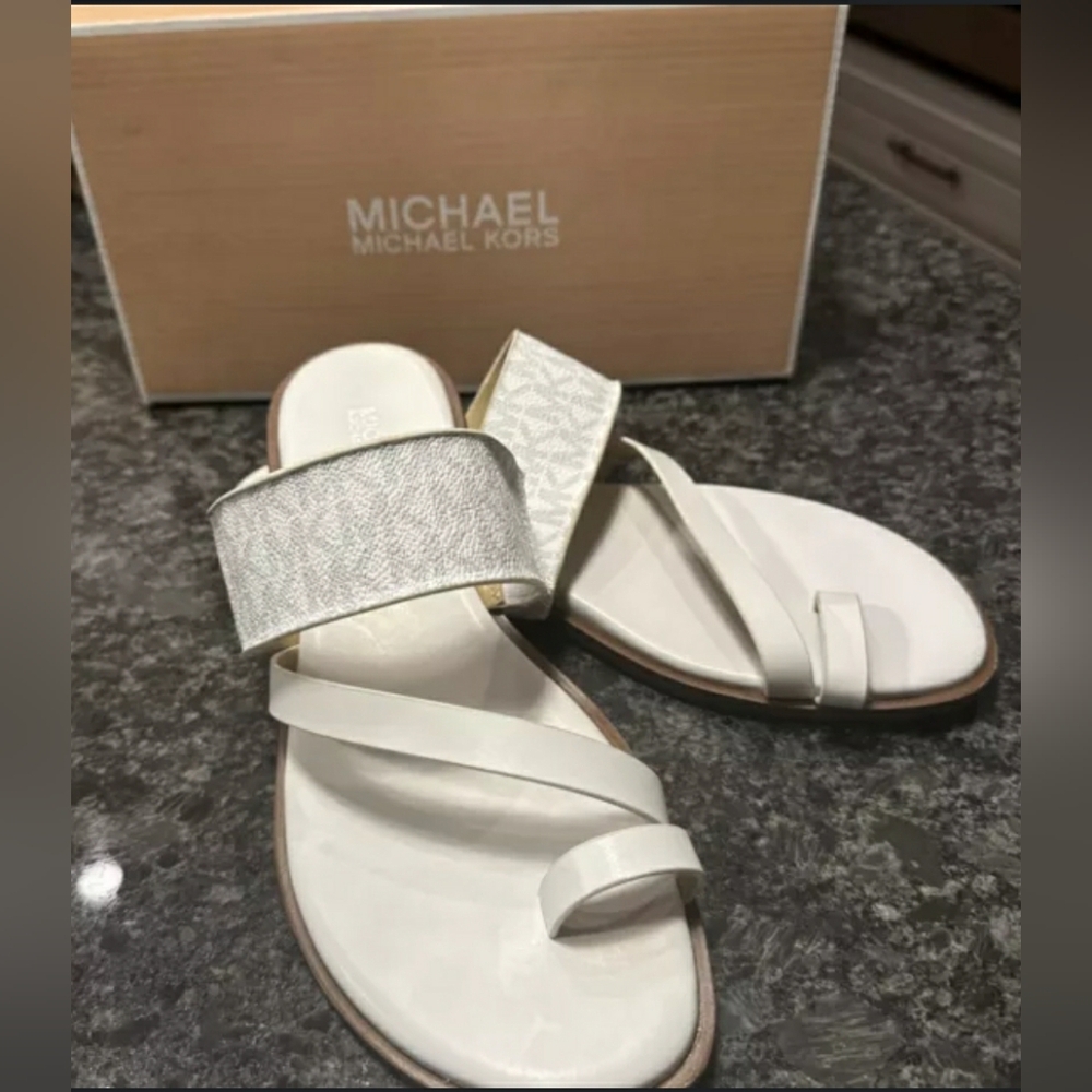 Michael Kors MK Pratt Mini Logo White Monogram Slip On Thong Sandals Size 6M